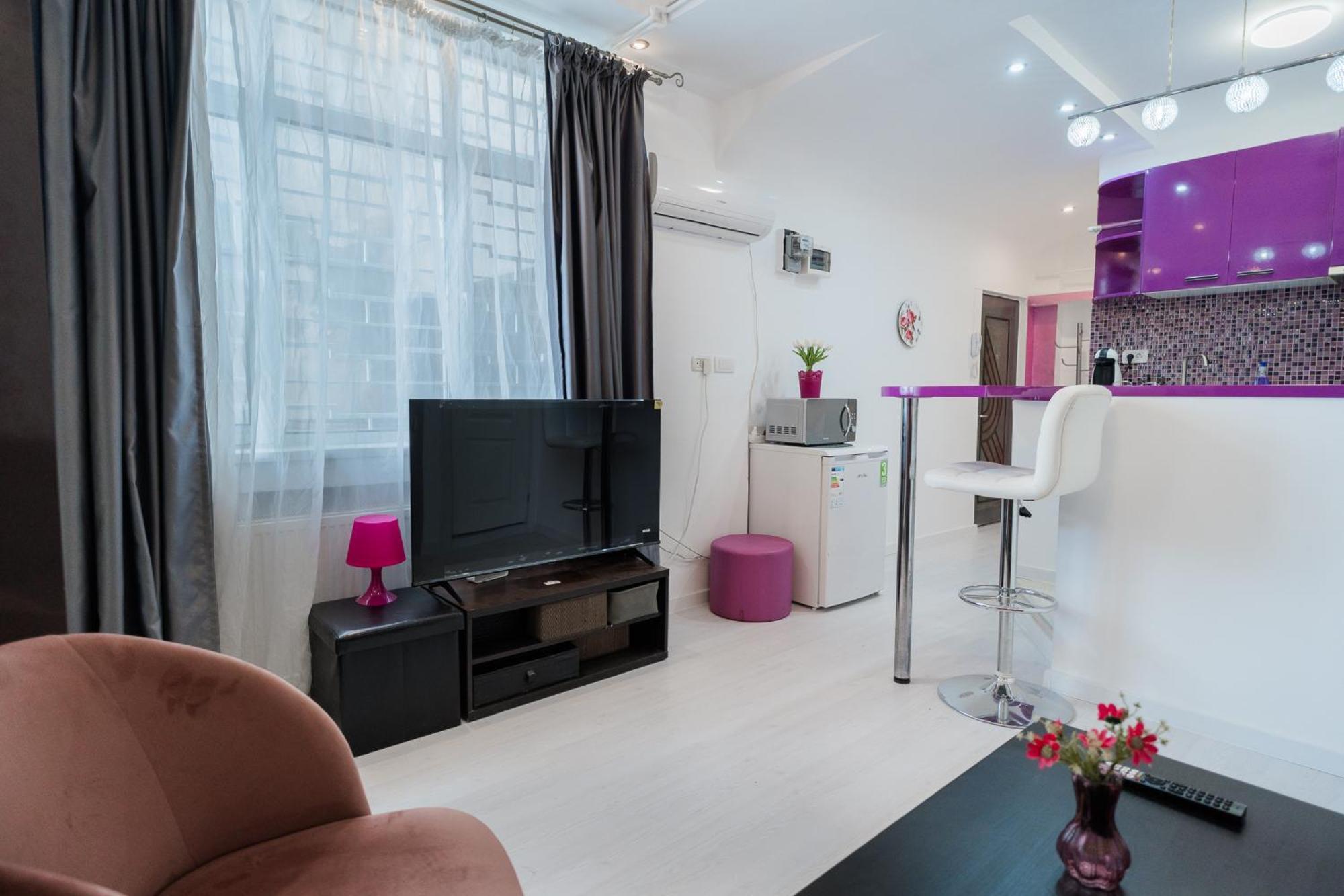 Ultra Central White & Lila Studio Bucharest Exterior photo